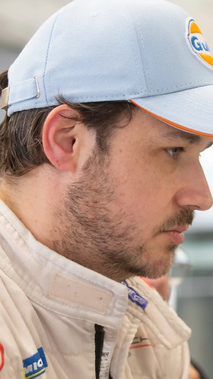 Israel Ribeiro concentrado antes de entrar na pista